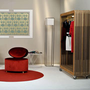 Appendiabiti “More” della “Giorgio Caporaso Ecodesign Collection” by Lessmore, (design Giorgio Caporaso), sul set televisivo di Mamma sei 2 much!