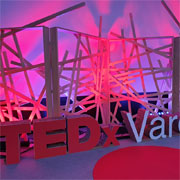 Il logo TEDx Varese realizzato in cartone da Lessmore