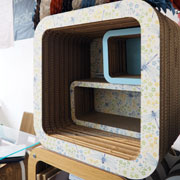 Il sistema di librerie e contenitori modulari in cartone di Lessmore, un esempio di economia circolare - Design Giorgio Caporaso