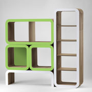 Composizione realizzata con l'arredo modulare in cartone Moretto progettato da Giorgio Caporaso per Lessmore nei colori Verde Lime e Bianco
